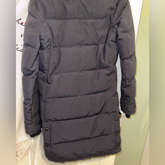 Women’s Canada Goose- medium - Picture 13 of 15